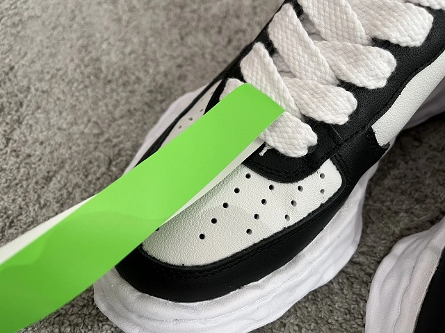 메종 미하라 야스히로 웨인 검흰 하단부