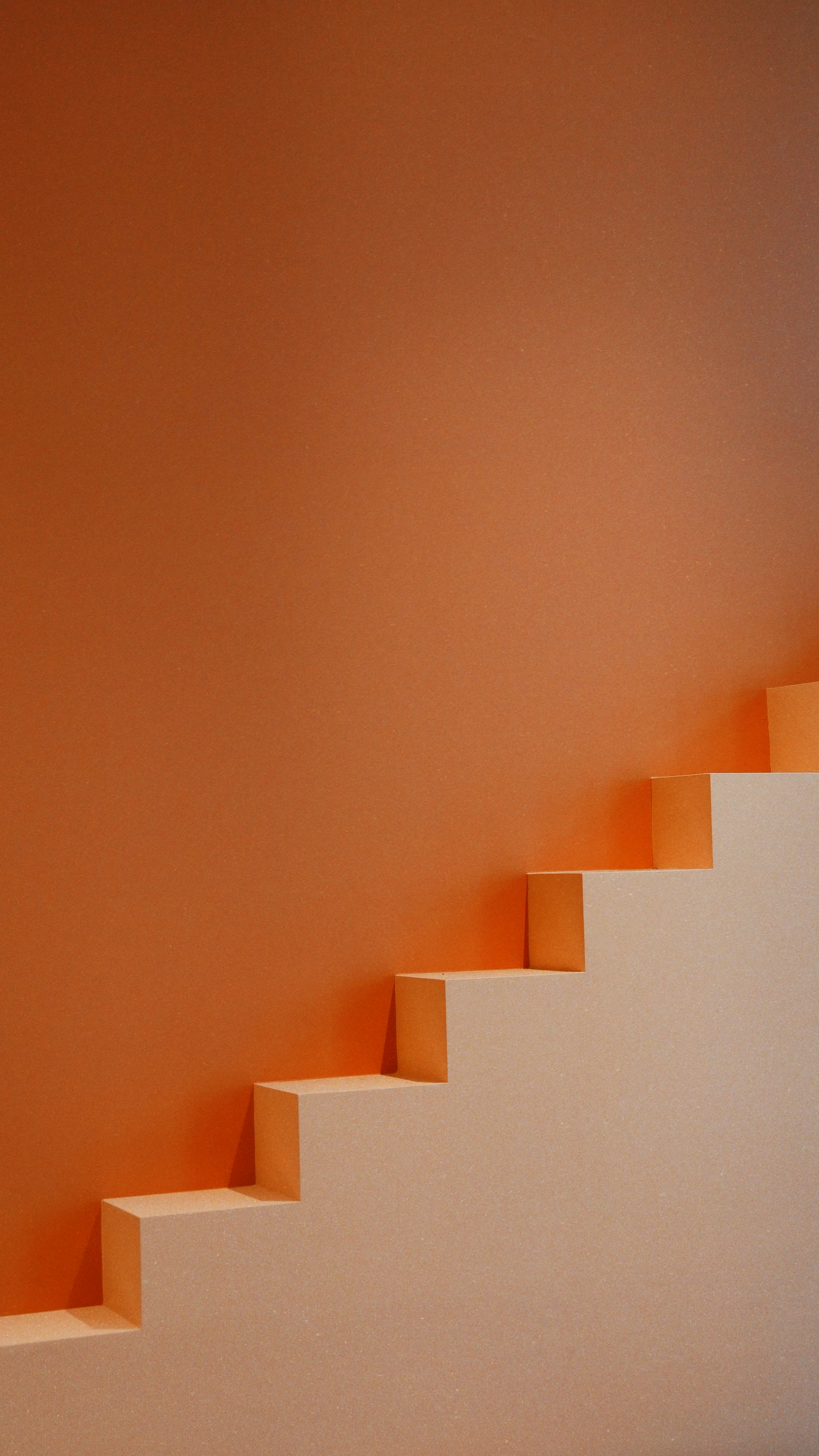 주황색 배경 위에 단순한 계단 디자인, 단계별 원서 읽기 전략을 상징하는 이미지