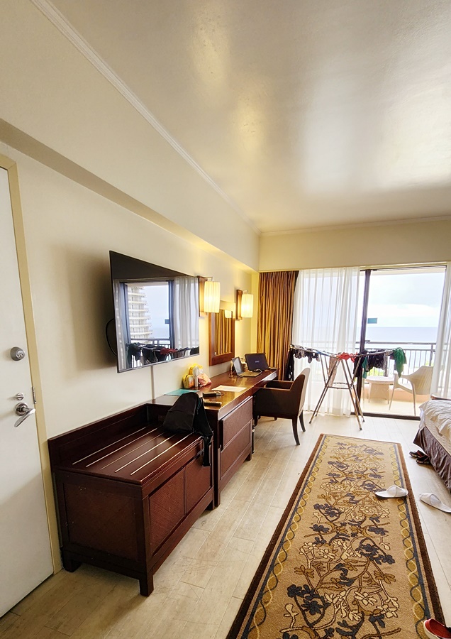 침대 맞은편 가구들