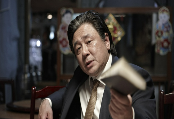 범최와의 전쟁에서 최민식 사진