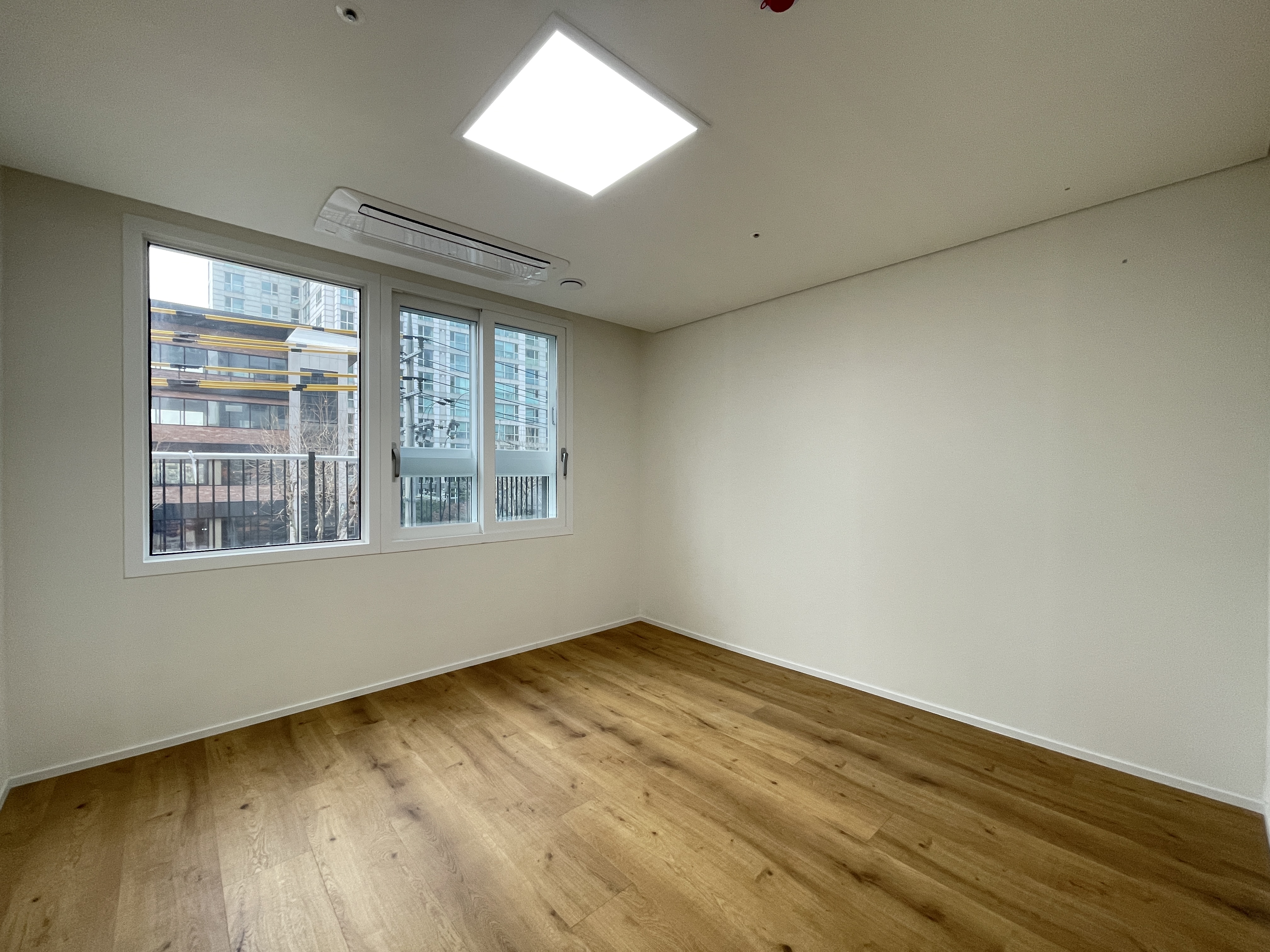 안양 신축 분양 방3개 왕테라스 풀옵션 - 방1 안양 신축 분양 방3개 왕테라스 풀옵션 - 방1