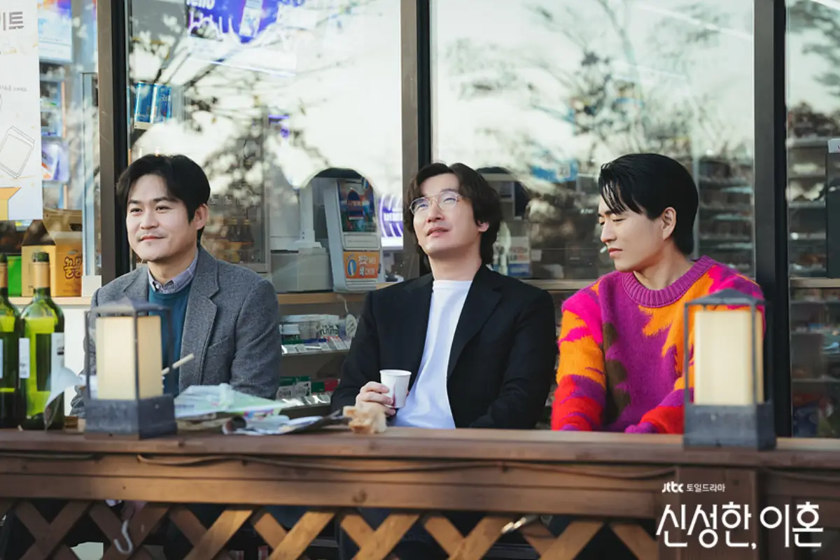 신성한이혼-세친구들-편의점앞-조승우-김성균-정문성