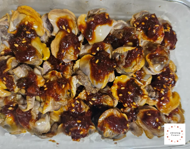 꼬막살에 양념장 모두 올린 후 완성