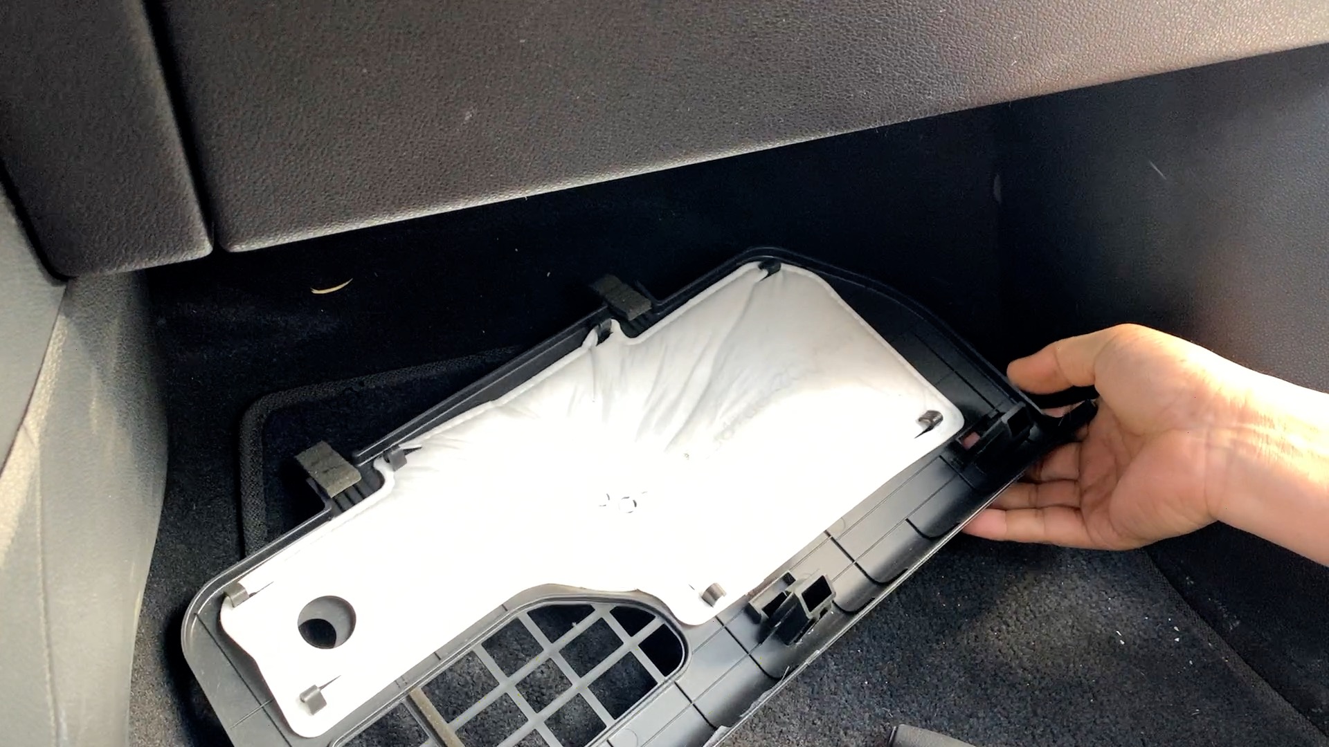 조수석 블로어 모터 커버 분리