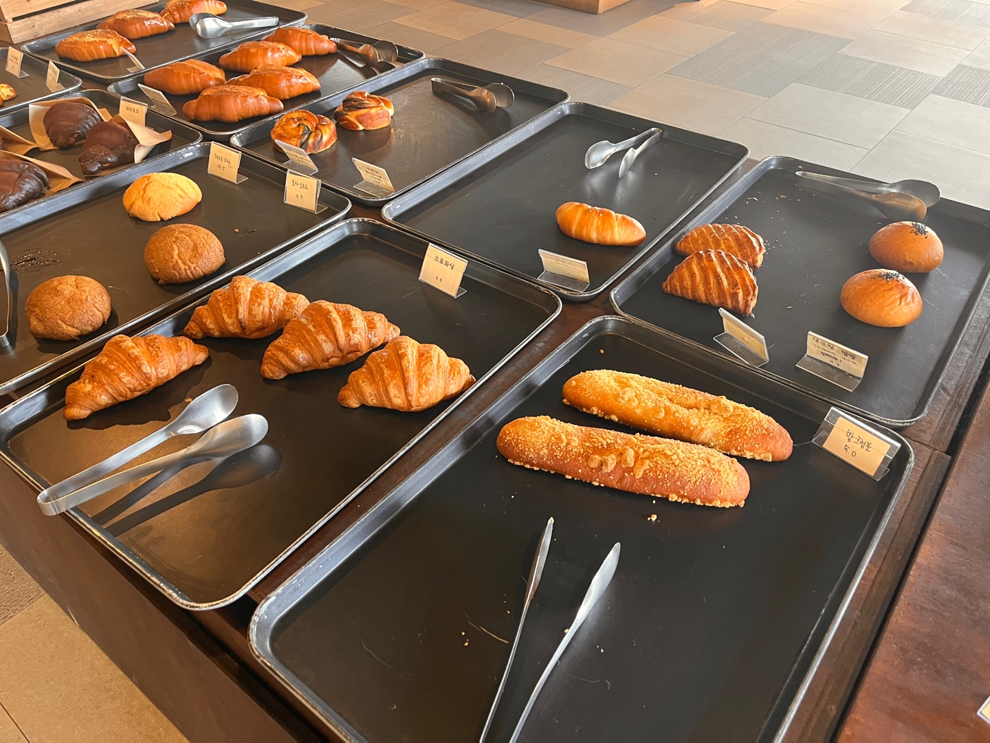 용인 대형 야외정원 베이커리 카페 '언톨드'