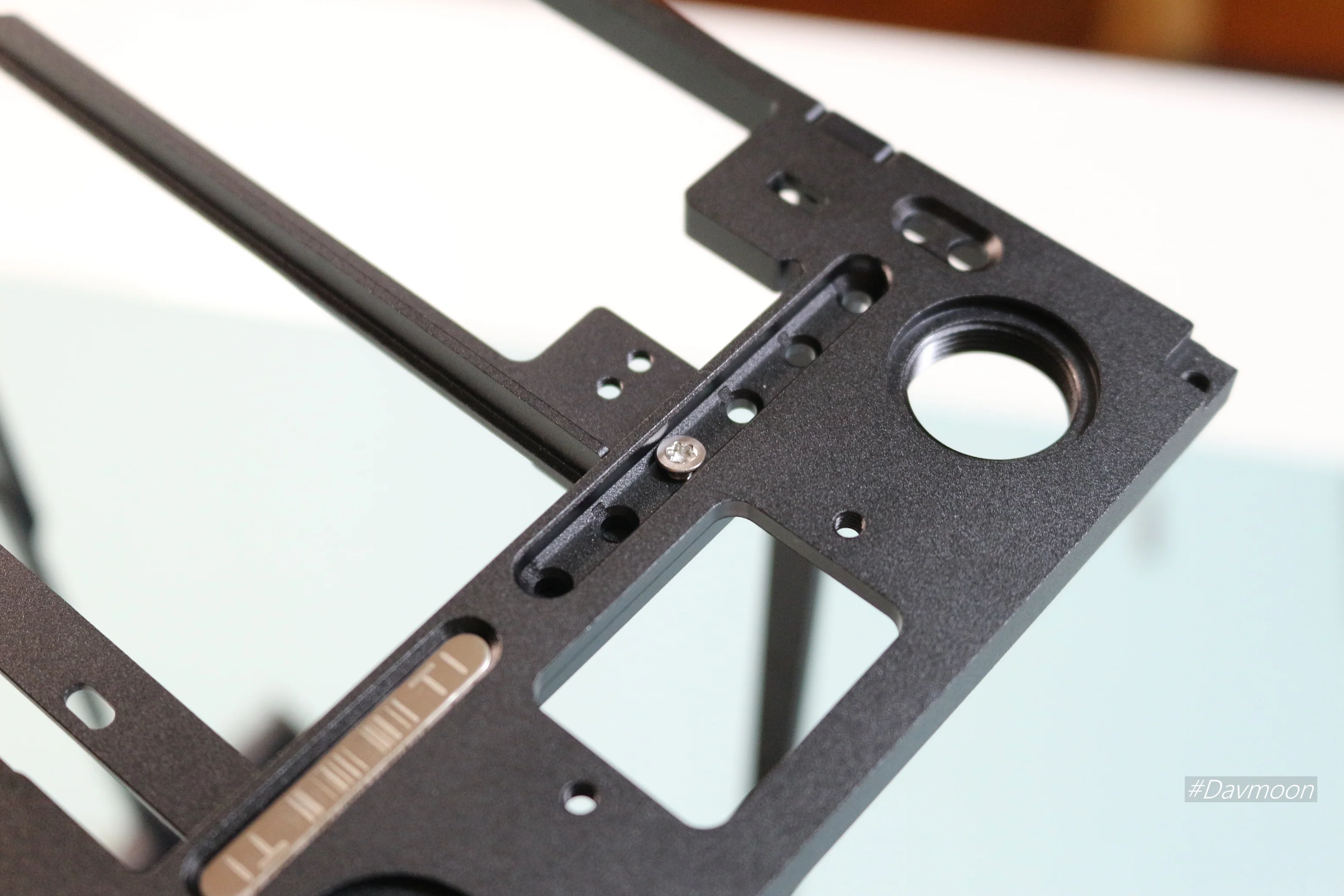 formd t1 v2 메인보드 백패널 슬롯 조립 나사 확대