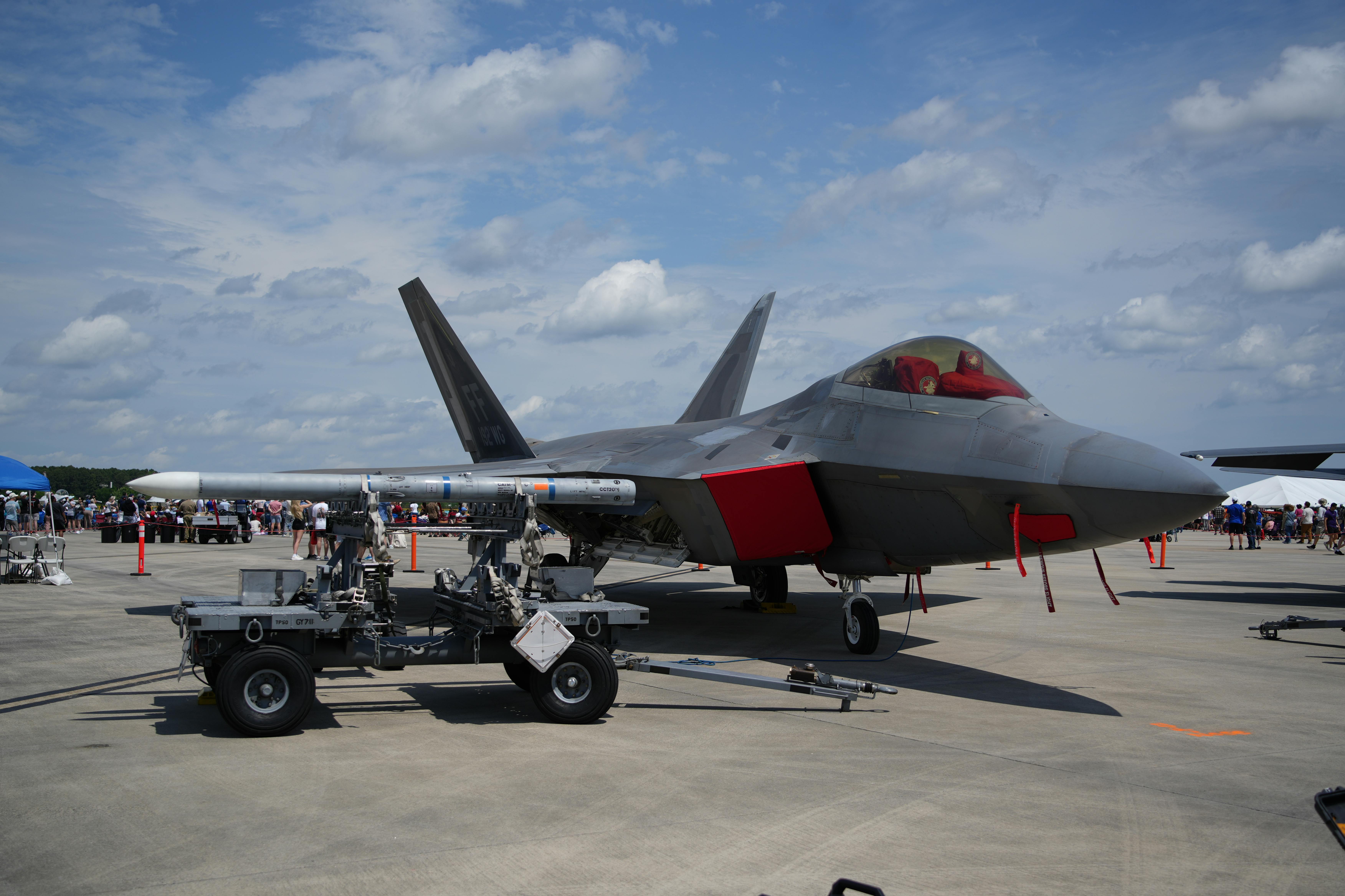 인기 많은 연예인과 즐겁게 대화하는을 상징하는 이미지