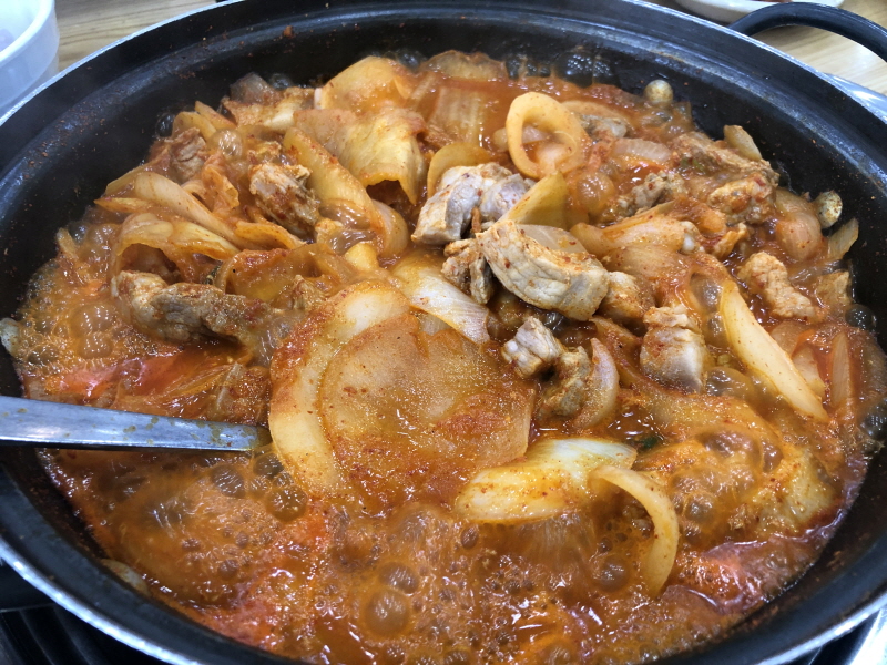 통돼지 두루치기