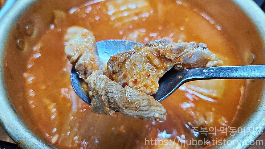 수월식당-김치찌개-고기-맛