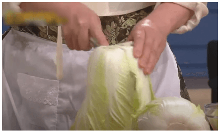 배추절이기