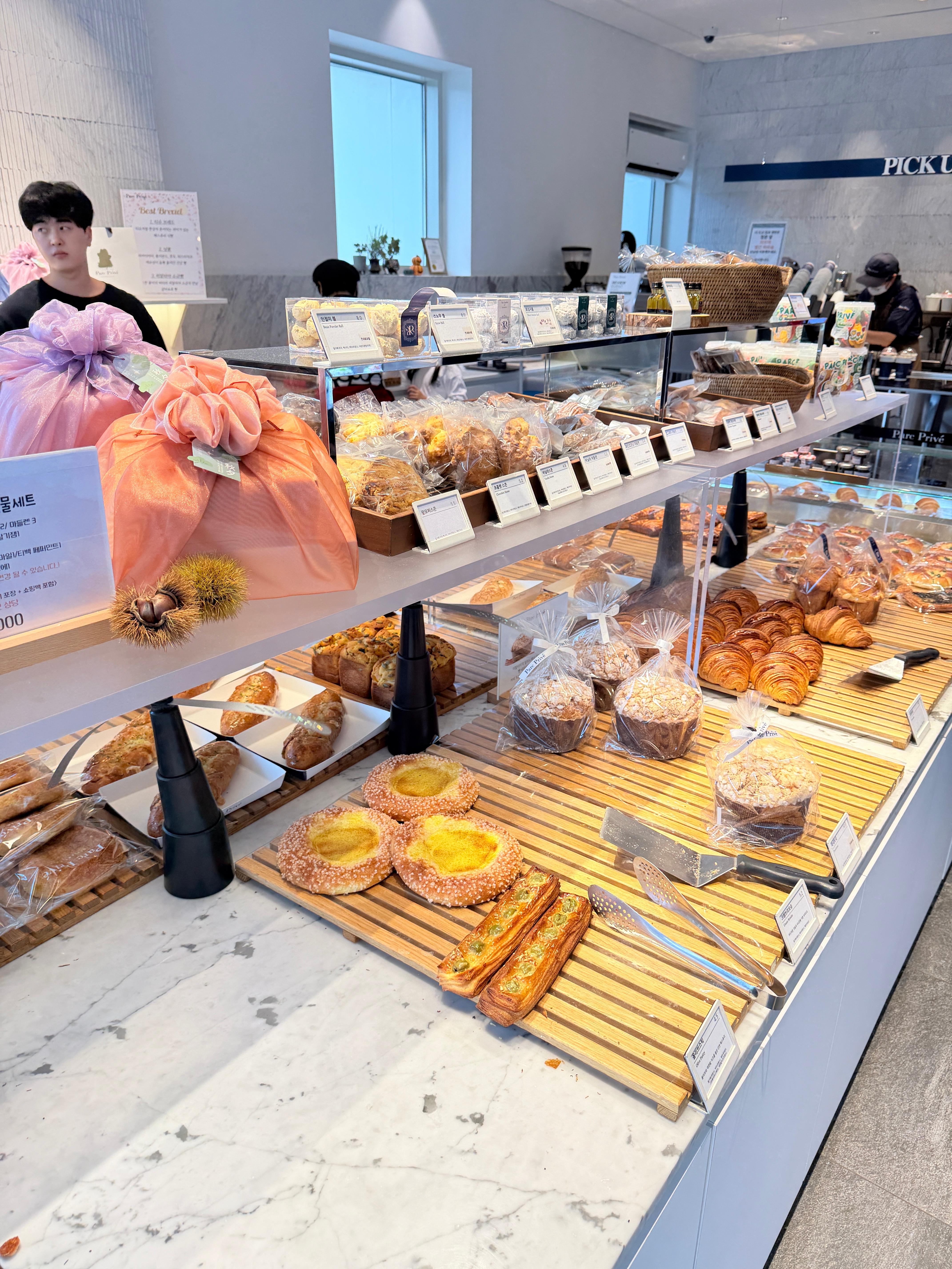 파크프리베에 진열된 빵 사진