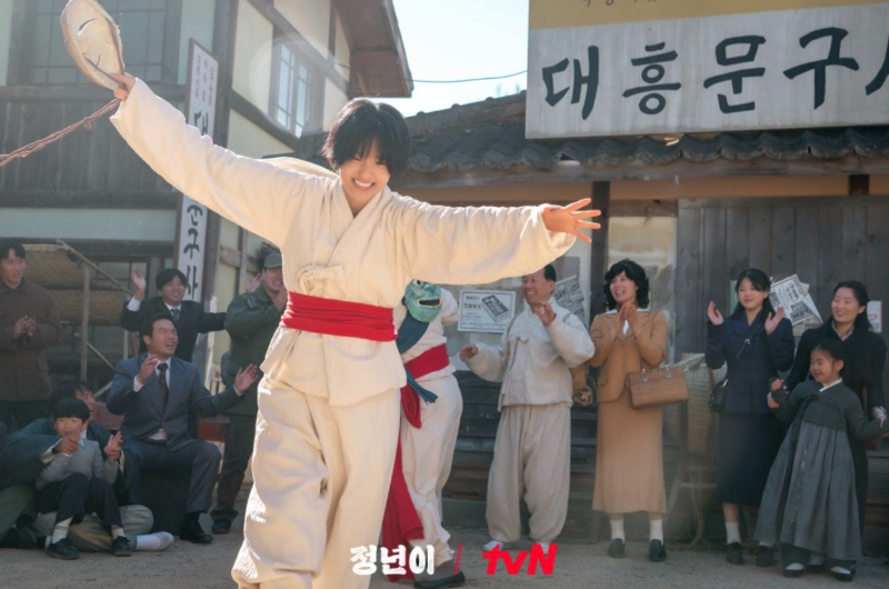 정년이의 탈춤