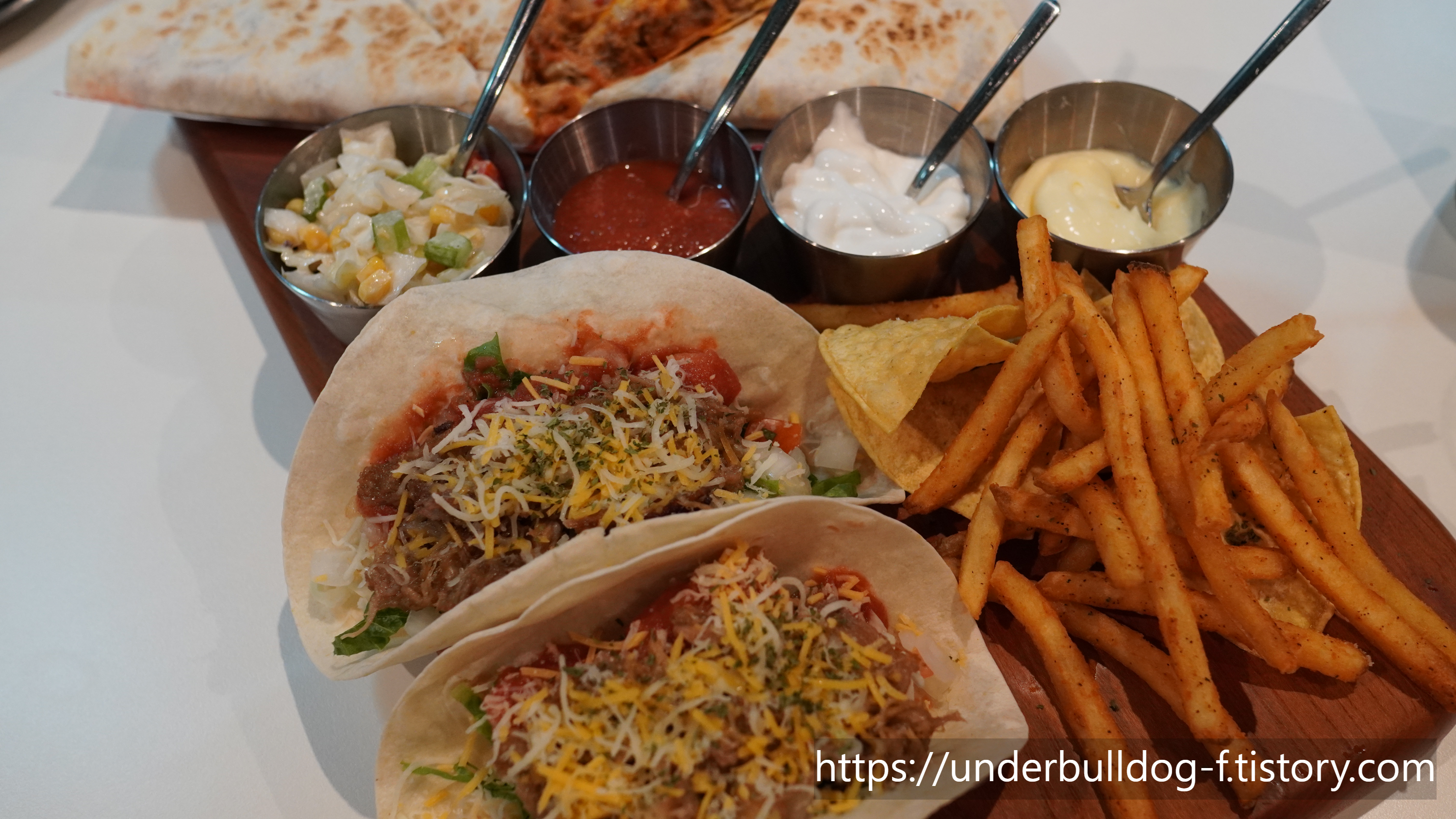 진한 치즈향이 인상적이었던 더블타코 퀘사디아