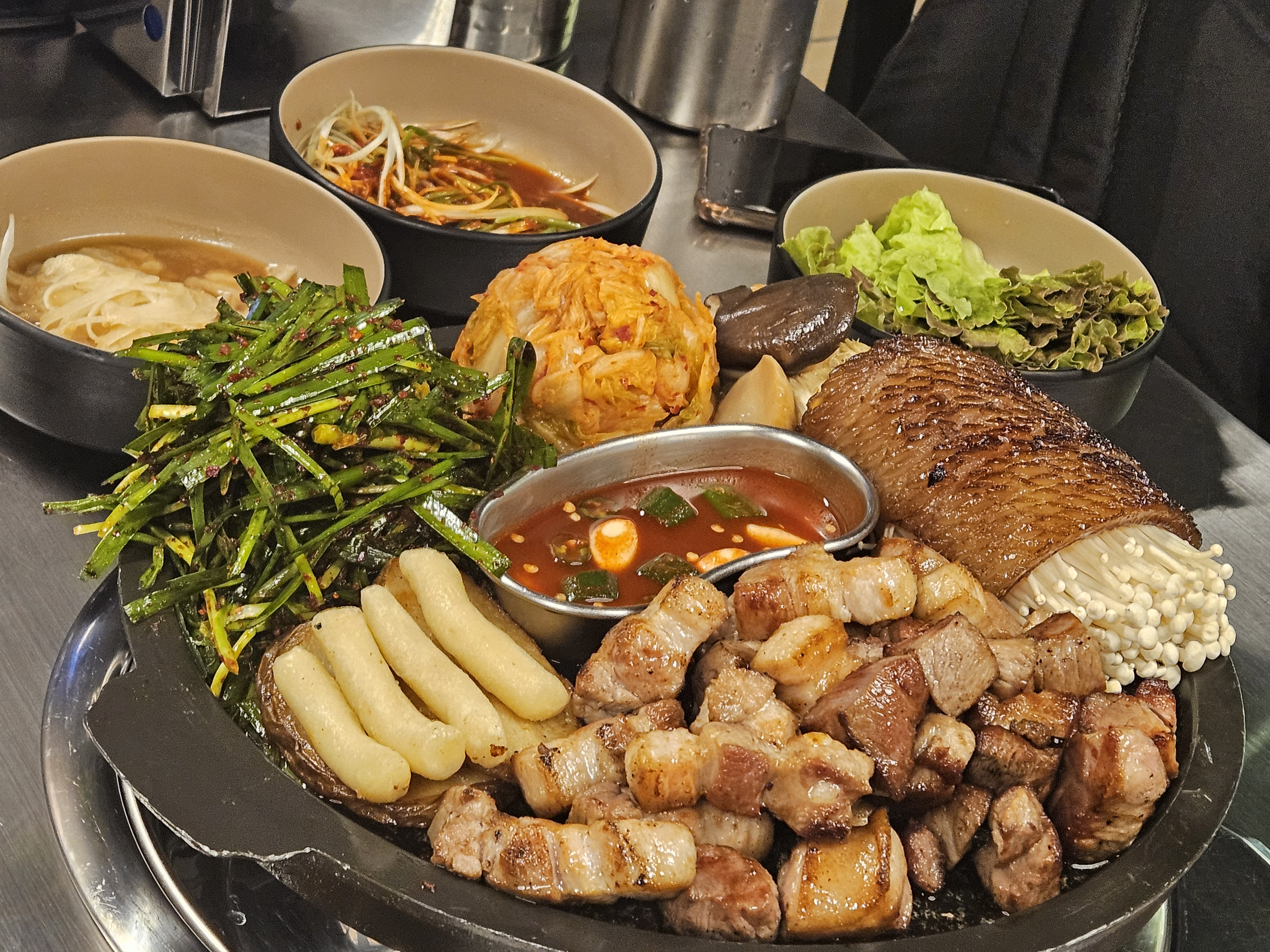 돼봉 삼겹살 음식
