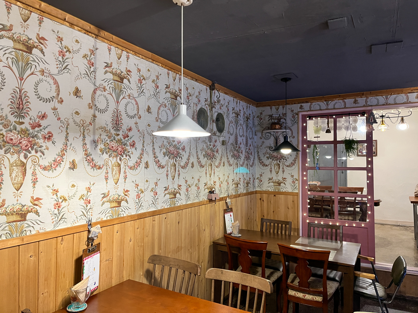 부산 덕천동 : 사랑옵다 내부.