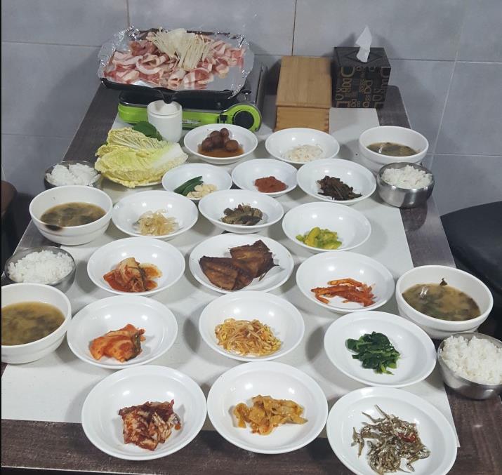 생생정보 금남할머니의 머리고기백반 푸짐한 한상 차림