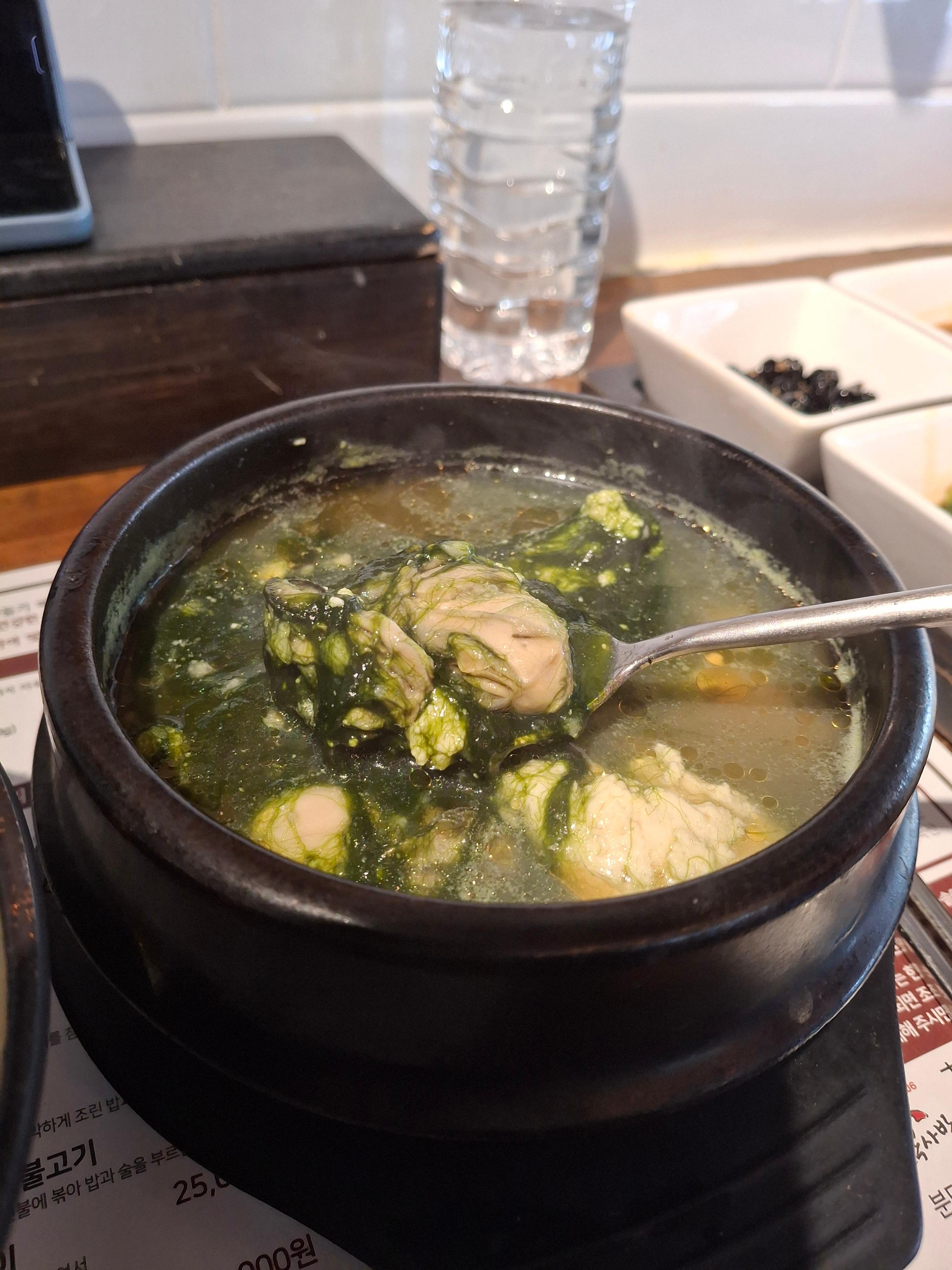바다를 품은 그릇 – 주문한 메뉴의 첫인상