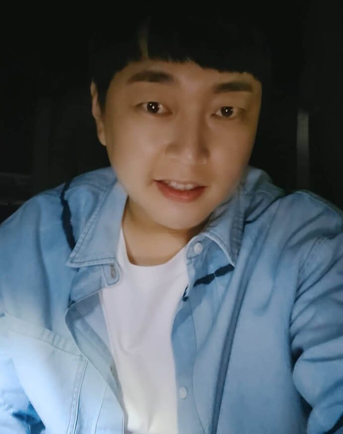 청남방을입은-남성의모습