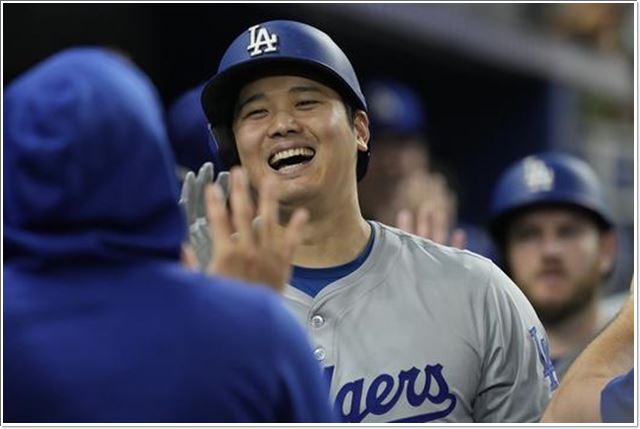 오타니 50홈런 50도루 대기록