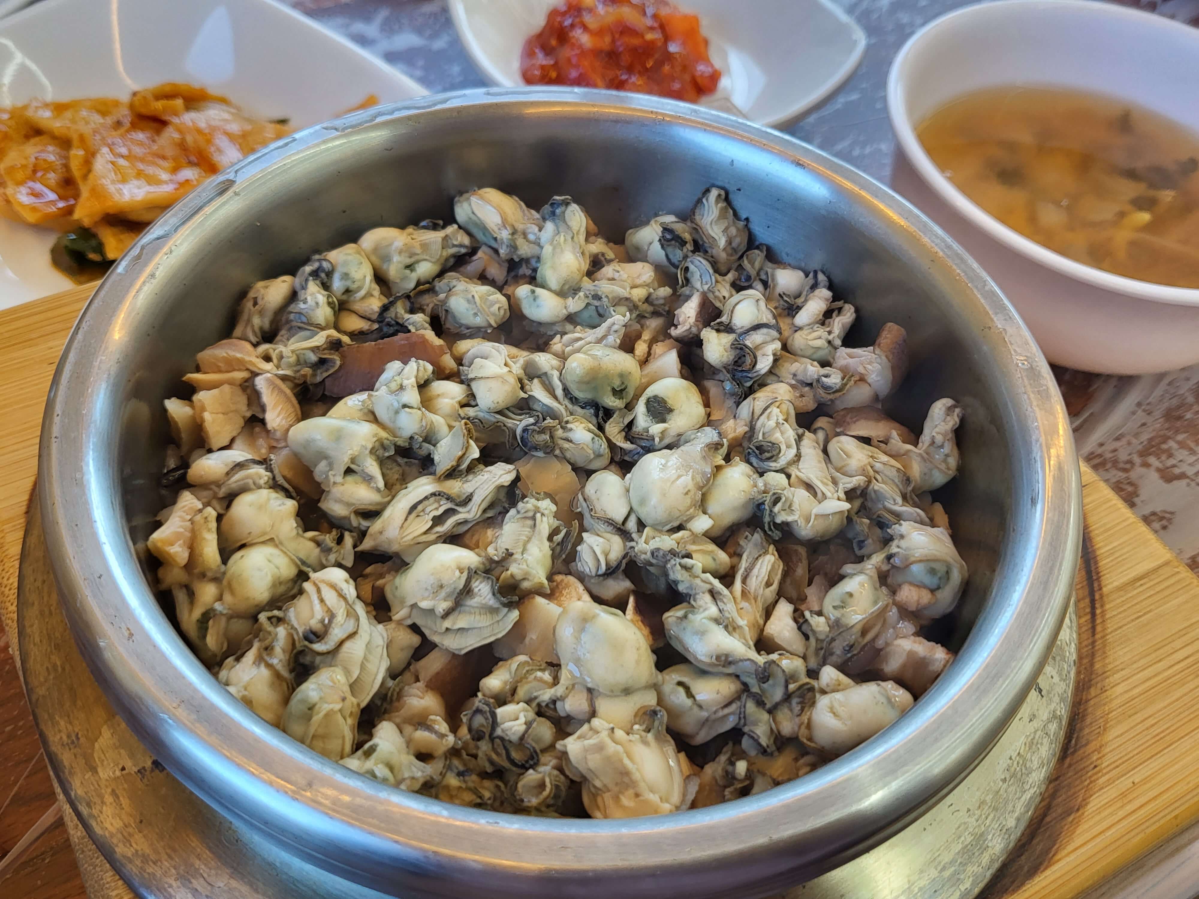 신진도 행복한 아침 굴솥밥