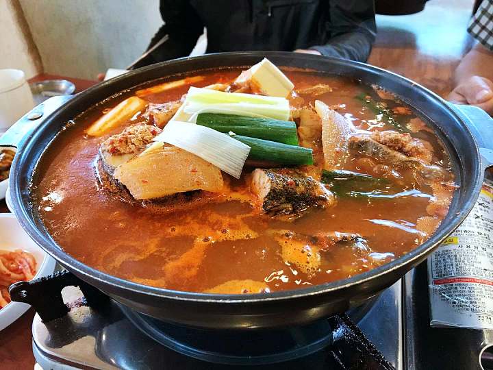 고양 행주산성 가게 메기 매운탕 힘이 솟는 한 그릇 30년 전통 노포 유림가든 맛집 추천