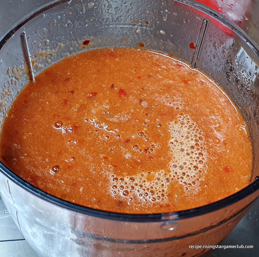 배추겉절이 양념으로 들어갈 재료들을 믹서기로 곱게 갈아서 완성된 사진