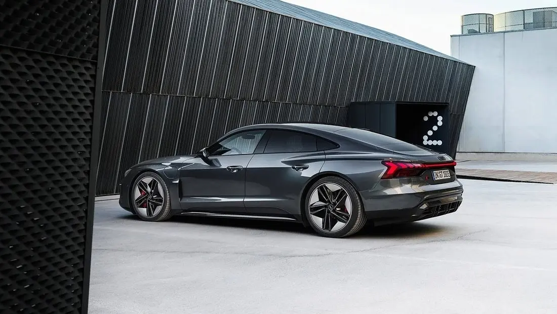 아우디 e-트론 GT 실구매가 모의견적 연비 제원 승차감 실내 디자인 인테리어 총정리