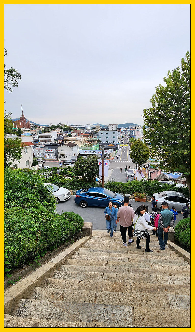 목포 근대역사관을 등지고 바라본 목포 근대화 거리의 모습