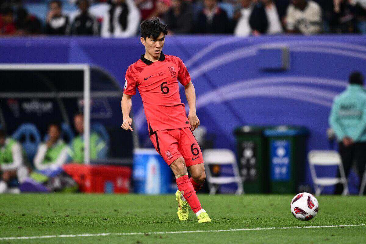 드리블하는 황인범 선수