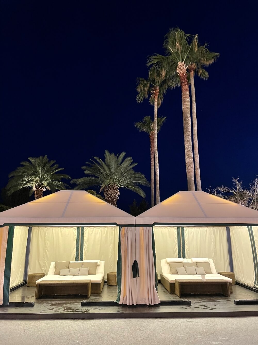 그랜드-조선-제주-가든풀-카바나-모습