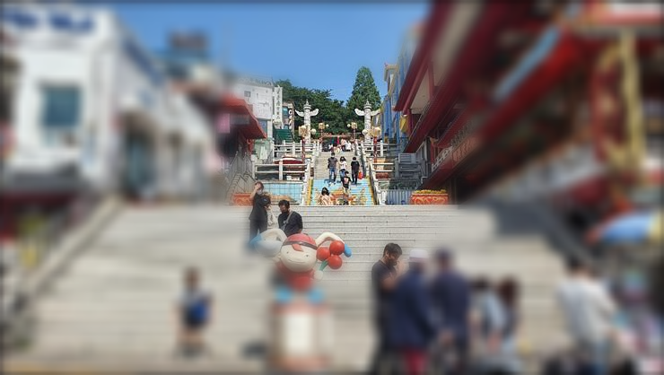 자유공원으로-올라가는-계단