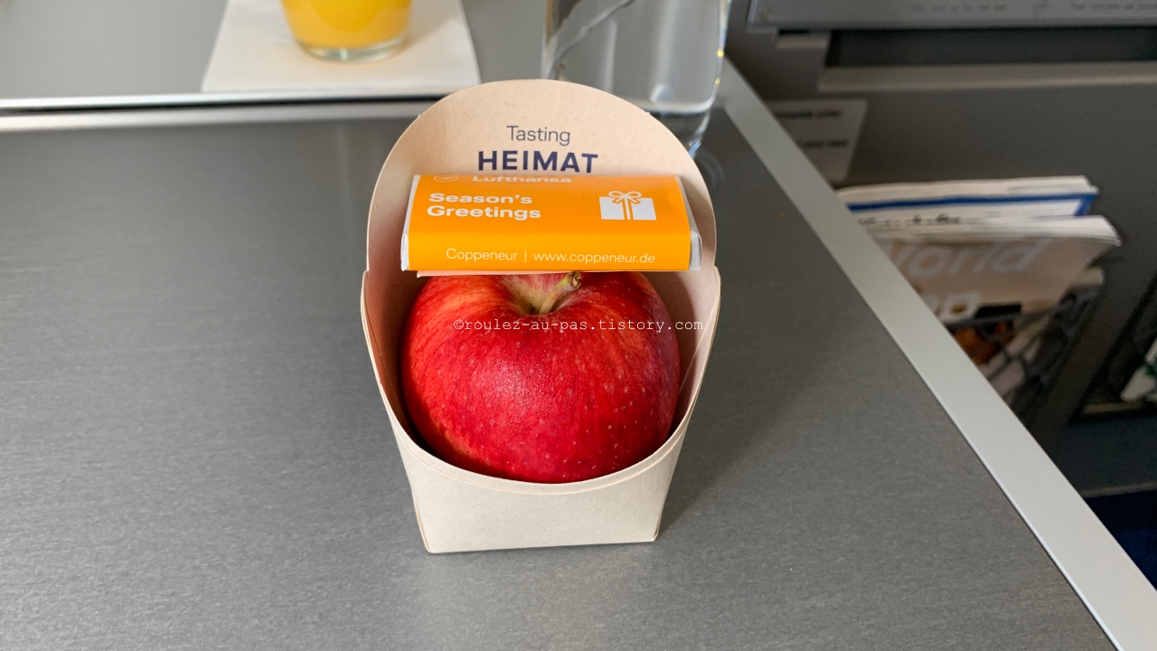 LH1126-FRA-BCN-BUSINESS-FLIGHT DESSERT