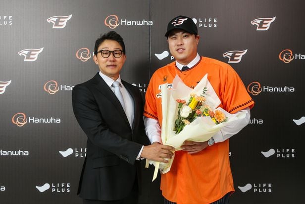 류현진 한화 복귀 8년 170억원 계약 잭팟