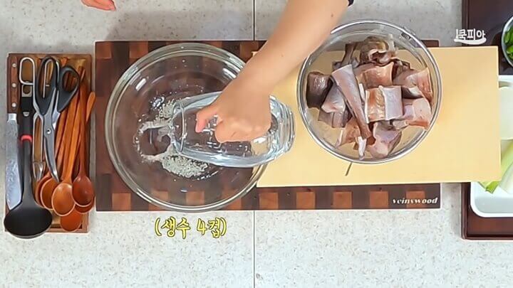 생수 4컵 넣기