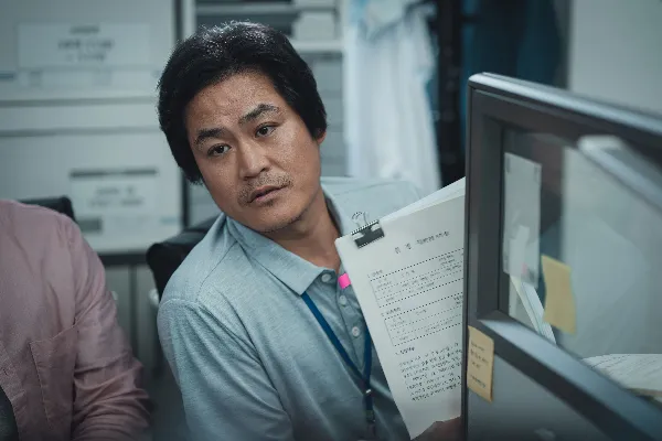 주철호 역(김성균)