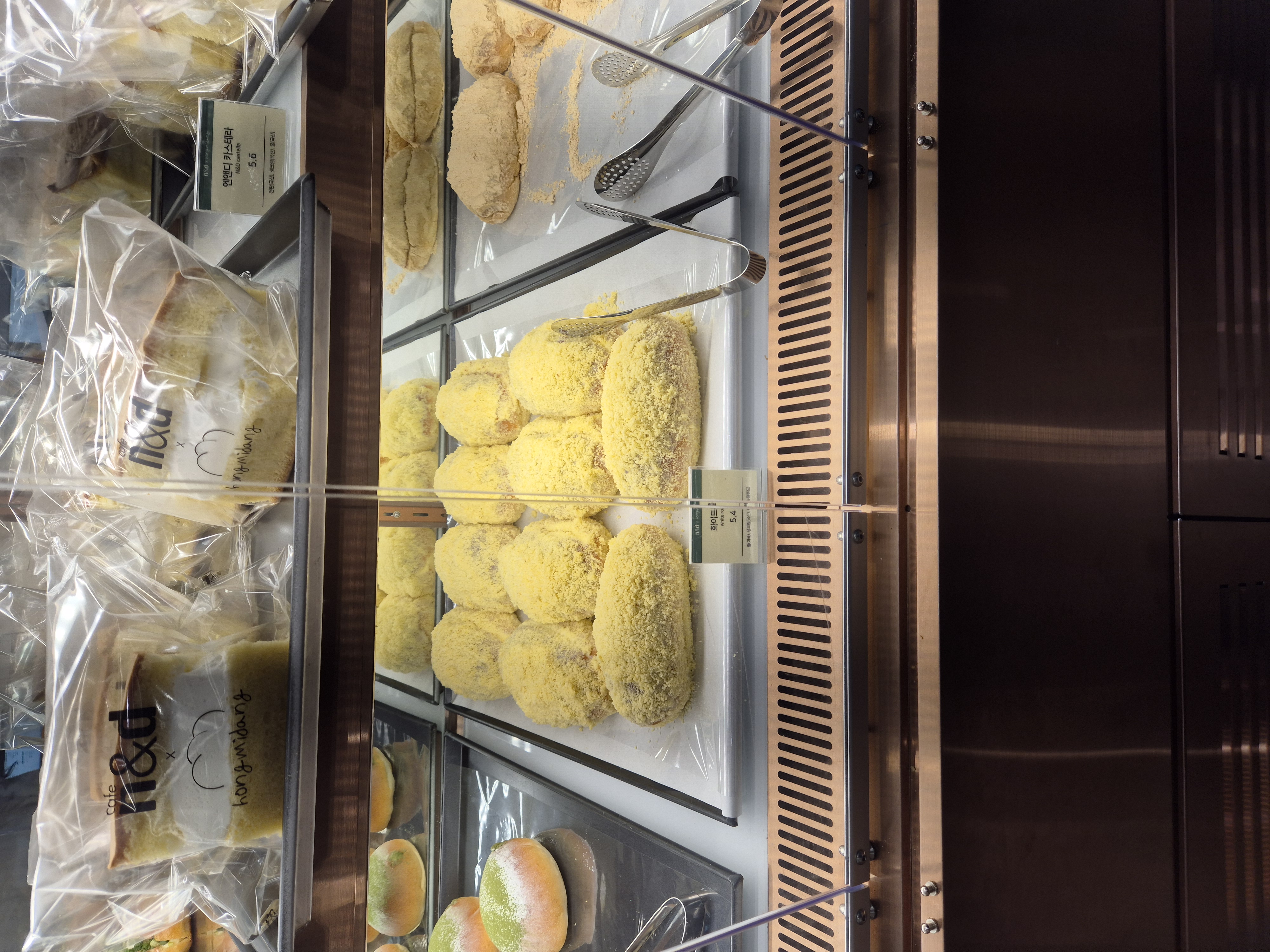 카페 N&D 빵종류 앤앤디카스테라 5600원, 화이트롤 5400원