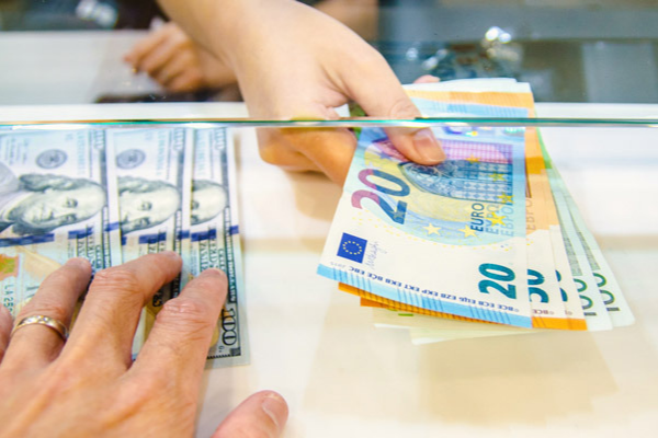 해외에서 환전하는 최적의 방법! 수수료 절약하는 꿀팁