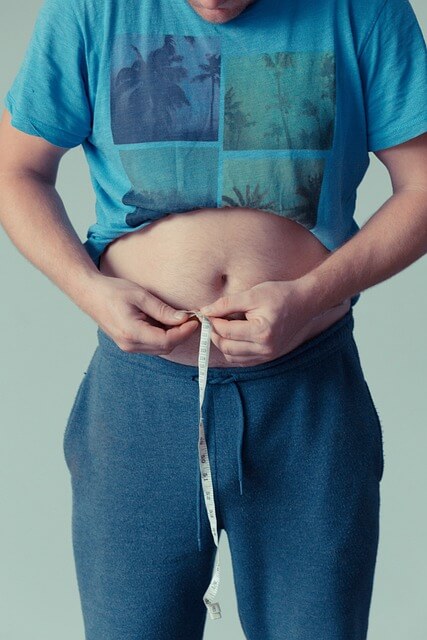 과식은 다이어트를 실패로 돌아가게 만드는 이유입니다. 다이어트에 성공하려면 식습관을 개선해야 합니다.