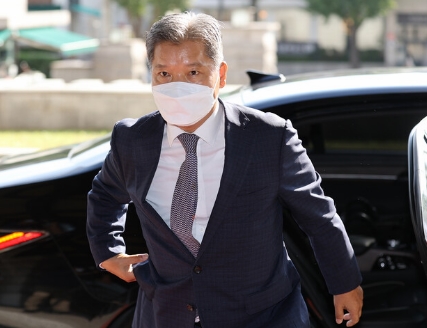 공수처 이영진 헌법재판관 골프접대 무혐의 불기소 