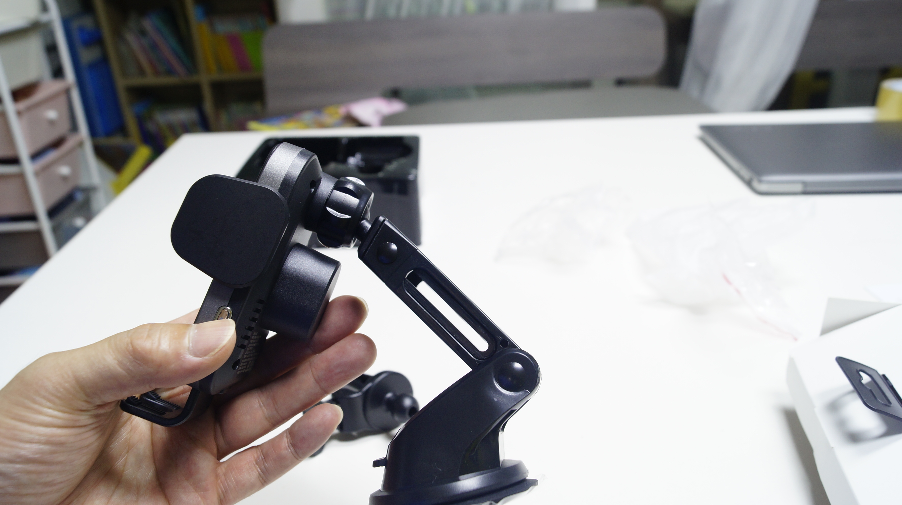 차모아 차량용고속무선충전 거치대