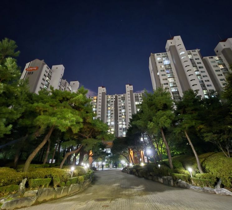 지난 25일 경기 구리시 토평마을e편한세상 아파트 단지 전경.