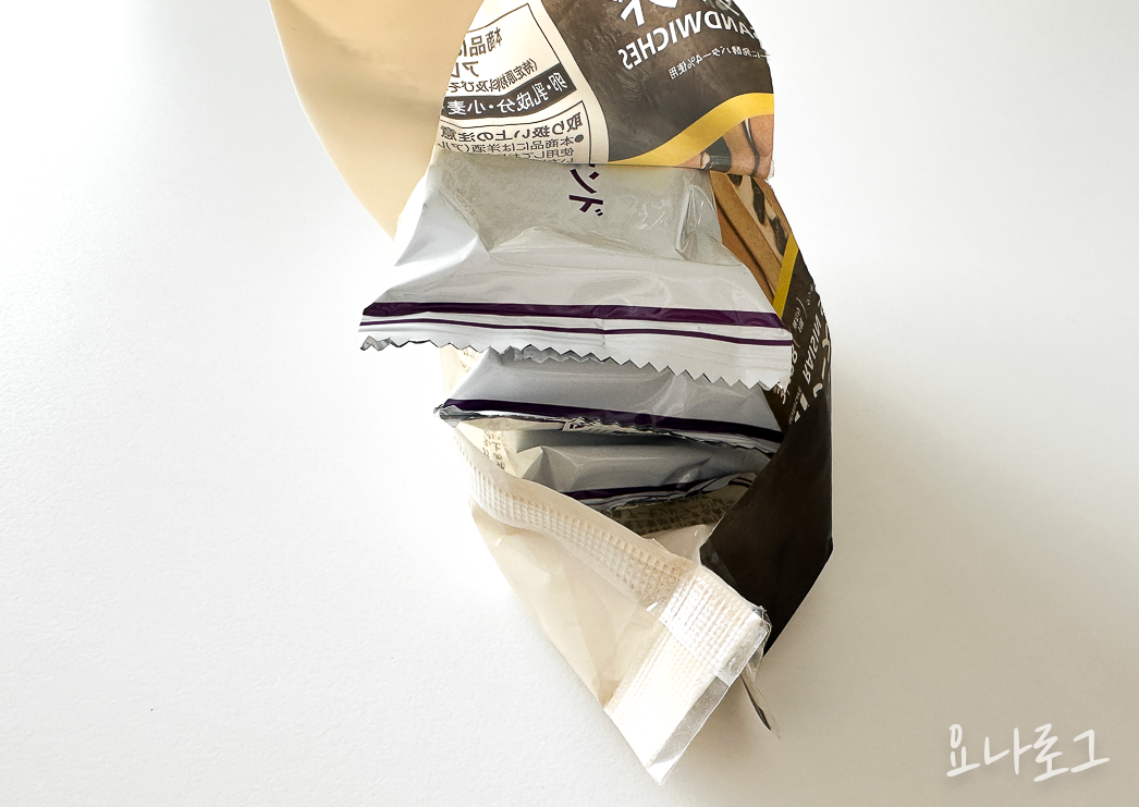 일본여행 도쿄여행 오사카여행 후쿠오카여행 일본쇼핑리스트 일본선물추천 일본과자 일본과자추천 일본편의점 일본편의점추천 도쿄쇼핑리스트 일본편의점간식 일본편의점간식추천 레즌산도 일본세븐일레븐 セブンイレブン スイーツ レーズンサンド