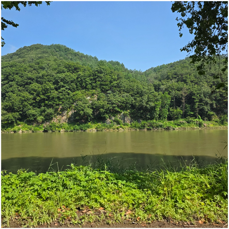 팔봉 폭포에서