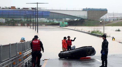 미숙한 차량통제 