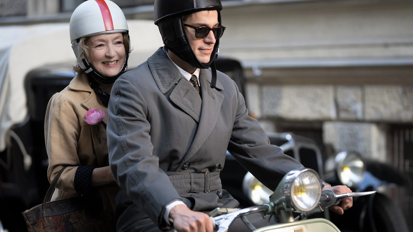 미시즈-해리스-파리에-가다-스틸컷11