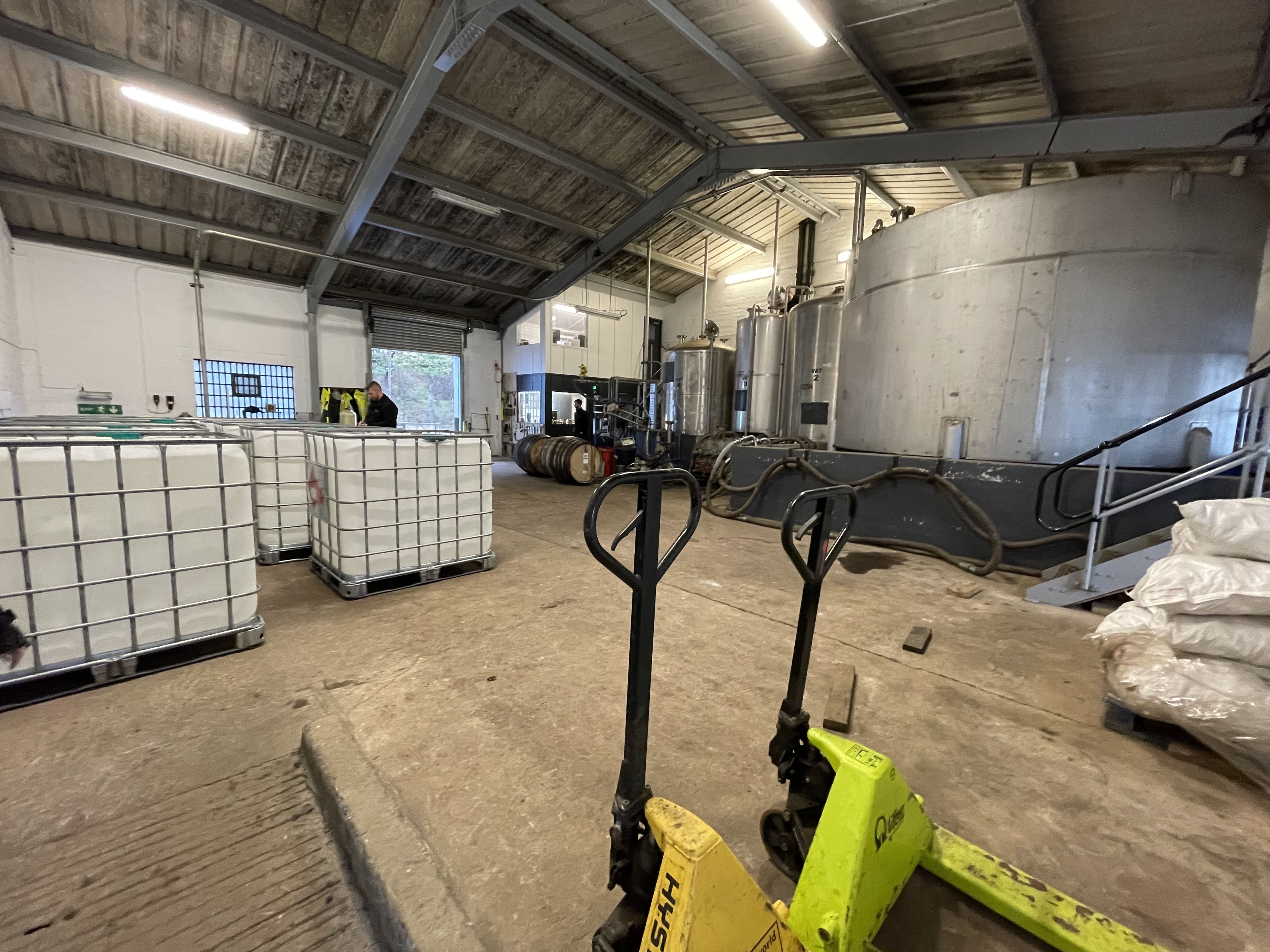 캐스크에 스피릿 채우는 시설