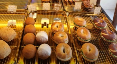 카페에 진열된 빵들