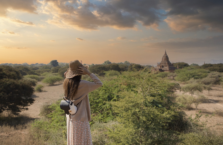 관광이 아닌 보호의 시선: 문화유산 관람 매너와 책임 있는 여행법