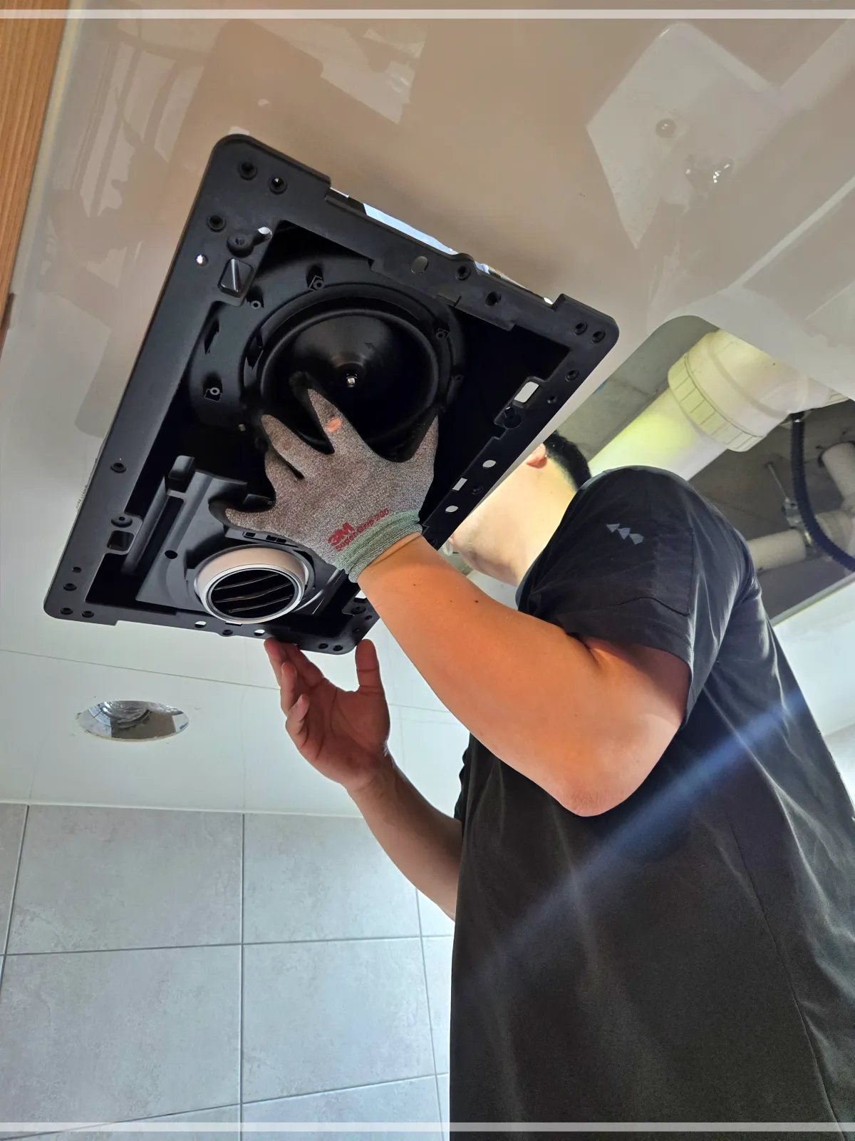 힘펠-휴젠뜨-2.5-환풍기-기사님이-설치하는-모습