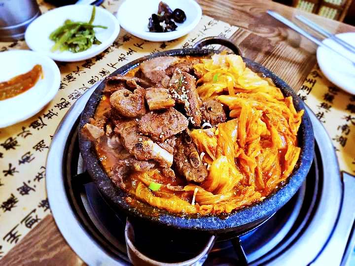 토요일은 밥이좋아 예산 백종원 예산시장 부근 묵은지 돼지갈비 맛집 묵은지김치찌개 묵은지 돼지갈비구이 예산10미 현지인 추천 토밥 좋아 방송정보